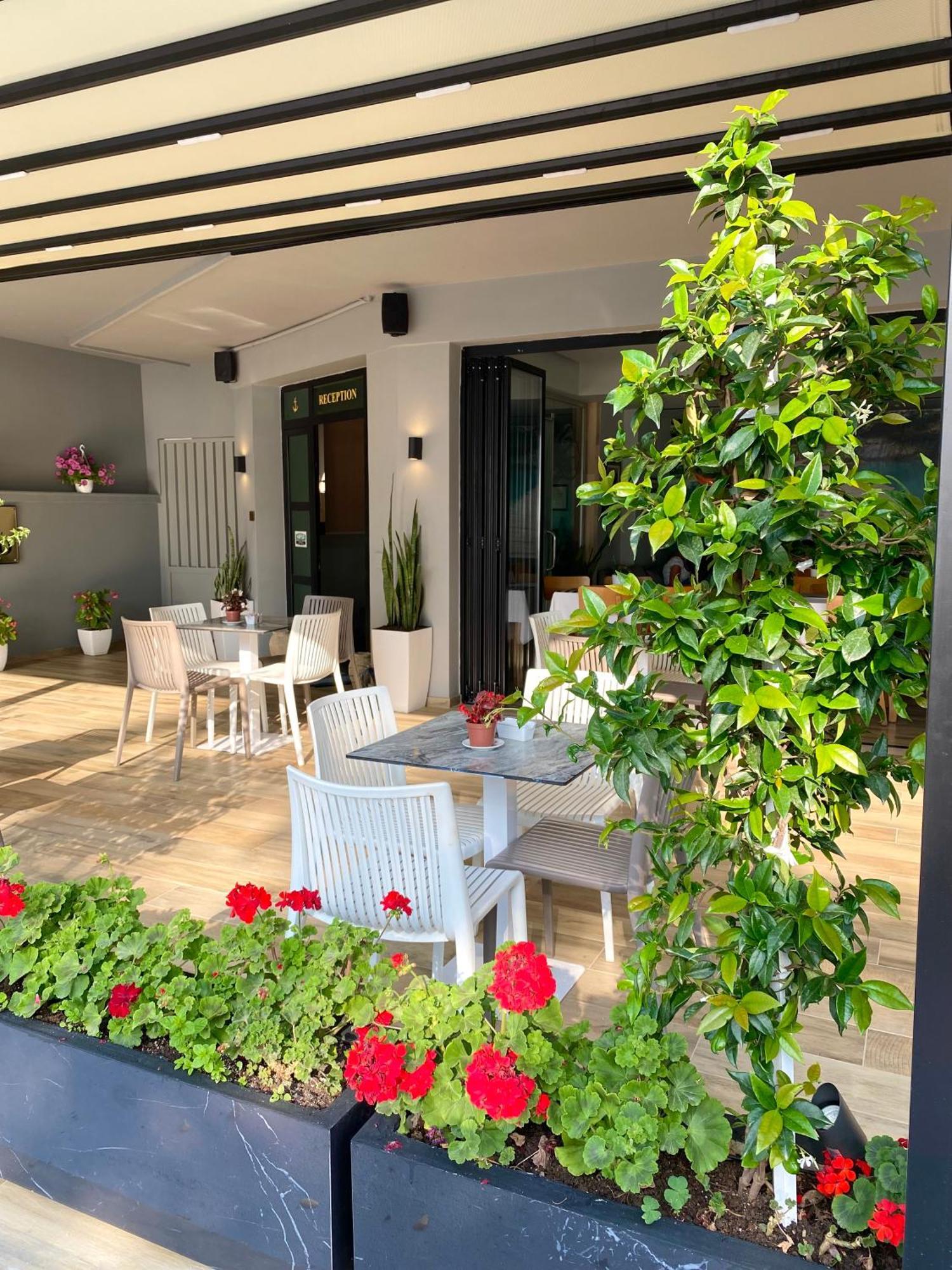 Hotel Bojko Vlorë エクステリア 写真